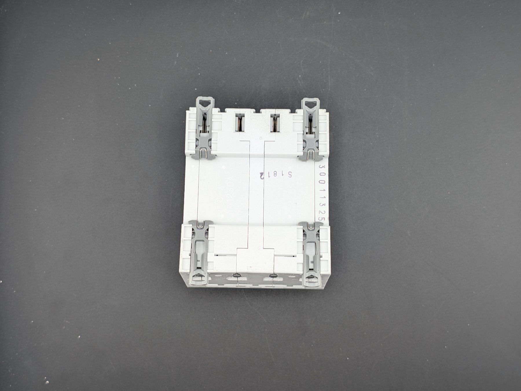 Legrand Interruttori: Legrand 411357 C13 30mA DX3 FI-LS – Usato da Winterthur venduto da Hint17 2