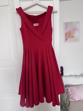 Rotes Festkleid