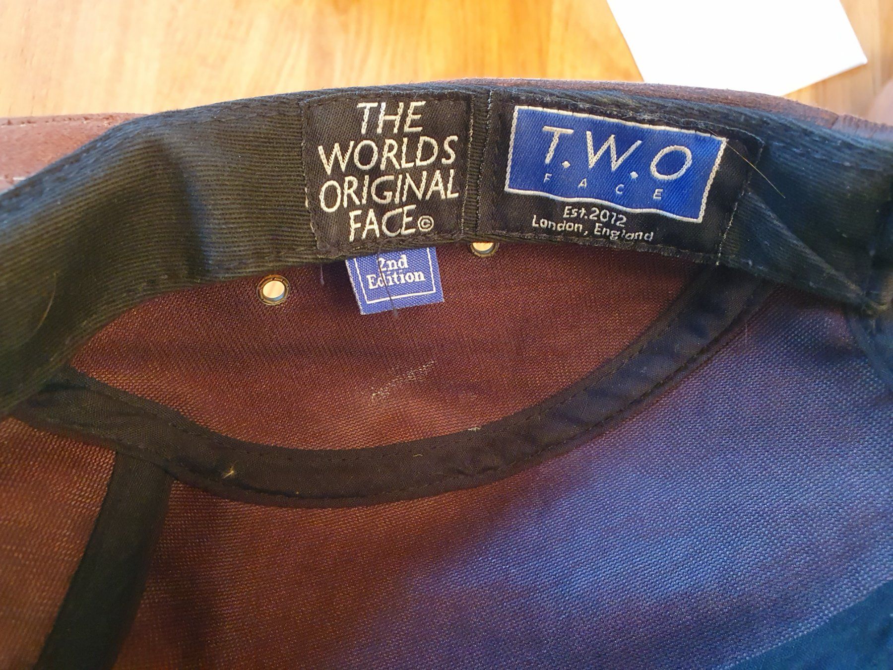 Copricapi, berretti & cappellini: Casquette T.W.O face London – Usato da Magglingen/Macolin venduto da Zwo2 1
