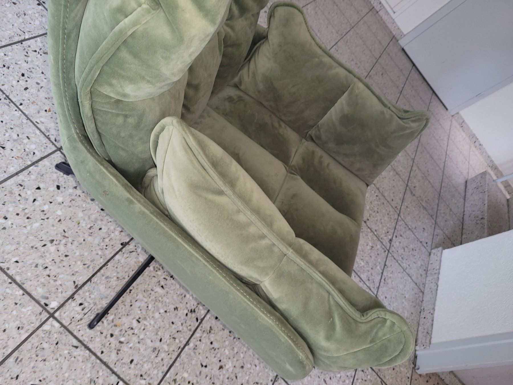 Micasa Poltrone: Gemütlicher Sessel Veloursstoff Grün – Nuovo (secondo la descrizione) da Bassersdorf venduto da kid_fm98 5