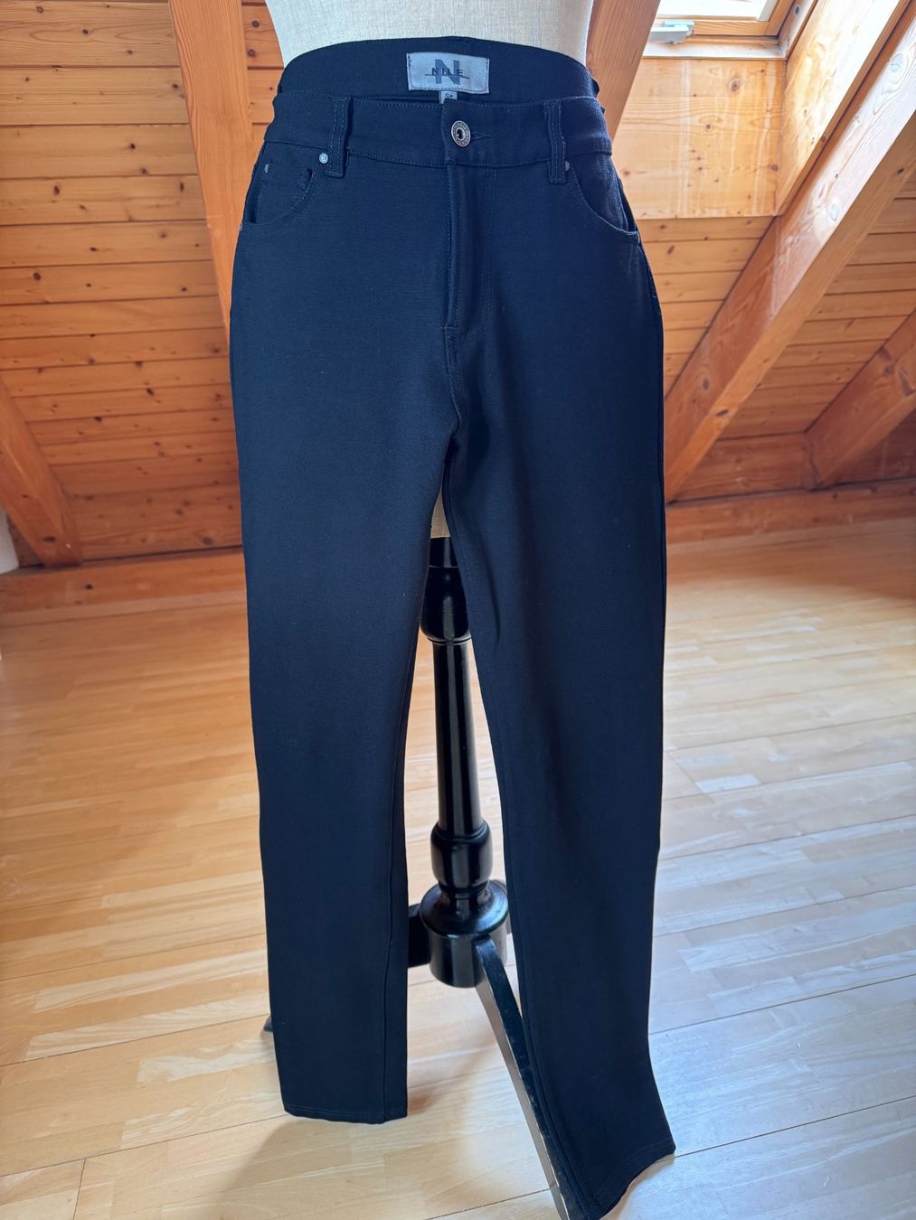 Nile Pantaloni: Trendige, schwarze Hose von Nile – Nuovo (secondo la descrizione) da Stäfa venduto da Mofi8712 1