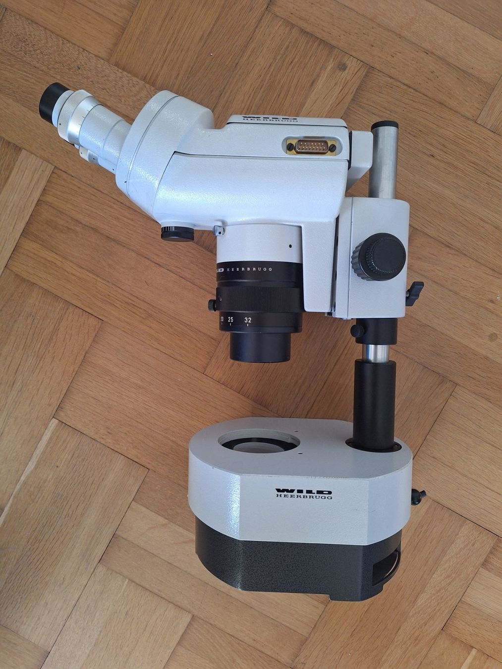 Wild Microscopi: Microscope WILD Photomarkroskop M400 – Usato da Chêne-Bougeries venduto da xchrysalide