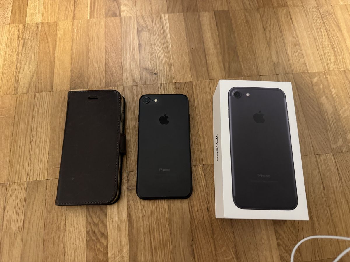 Apple Telefoni cellulari / Smartphones: Schwarzes iPhone 7 mit Hülle, DEFEKT – Difettoso da Zürich venduto da Eisenbahnenliebhaber 1