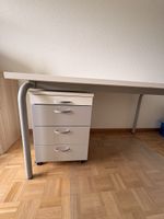 Bureau et corps de bureau 