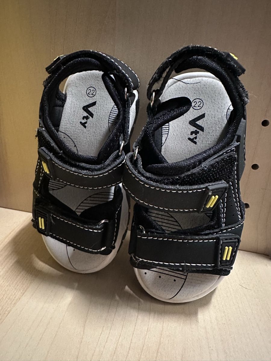 Scarpe per ragazzi: Vty Sandals - Black - Size 22 – Usato da Bülach venduto da ViktoriiaMatus 1