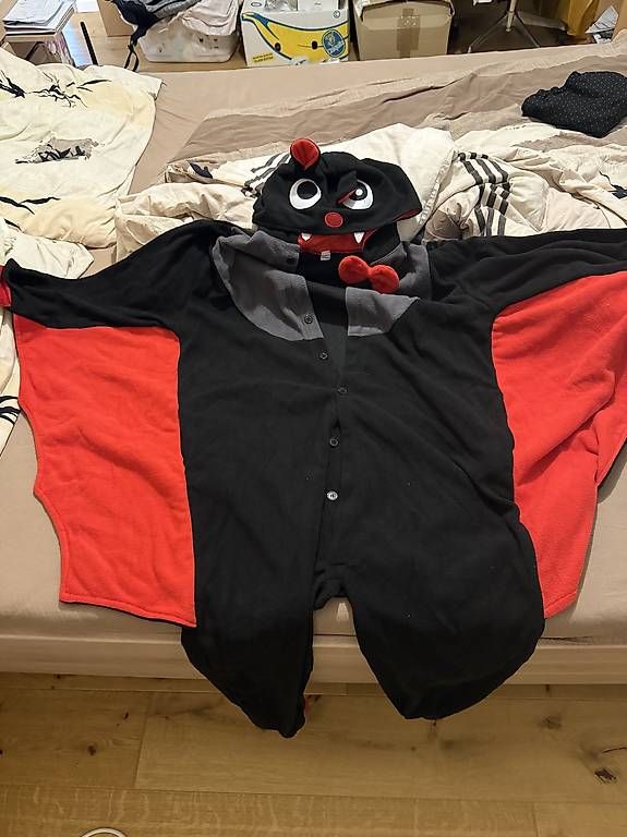 Costumi: Déguisement  – Usato da Saxon venduto da lau_8dpj
