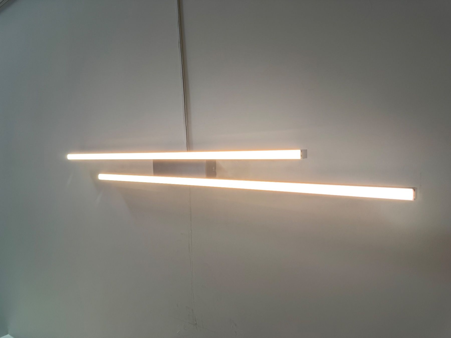 Kronleuchter & Deckenlampen: Metallgraue LED-Deckenlampe mit 2 Lichtbalken – Gebraucht aus Unterterzen von enej