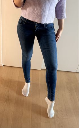Levis 710 Super Skinny Jeans Hose dunkelblaue Gr. 27/30