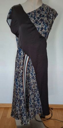 Robe Cop.Copine T38 asymétrique noire fleurie élégante chic