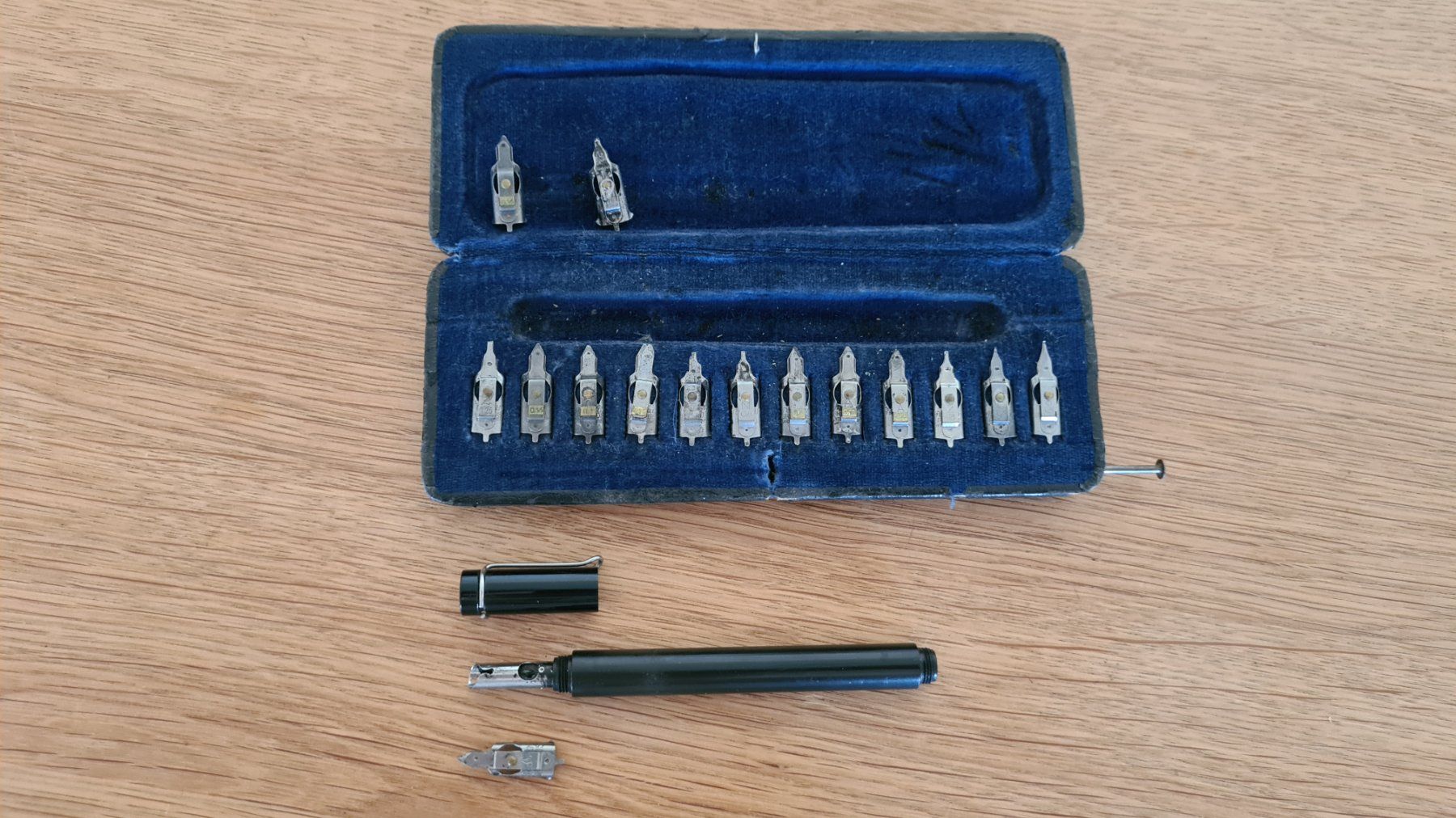 Pelikan Penna & Evidenziatori: Vintage Pelikan Graphos Set Tuschefüller mit 15 Spitzen – Usato da Winterthur venduto da stufaphi 1