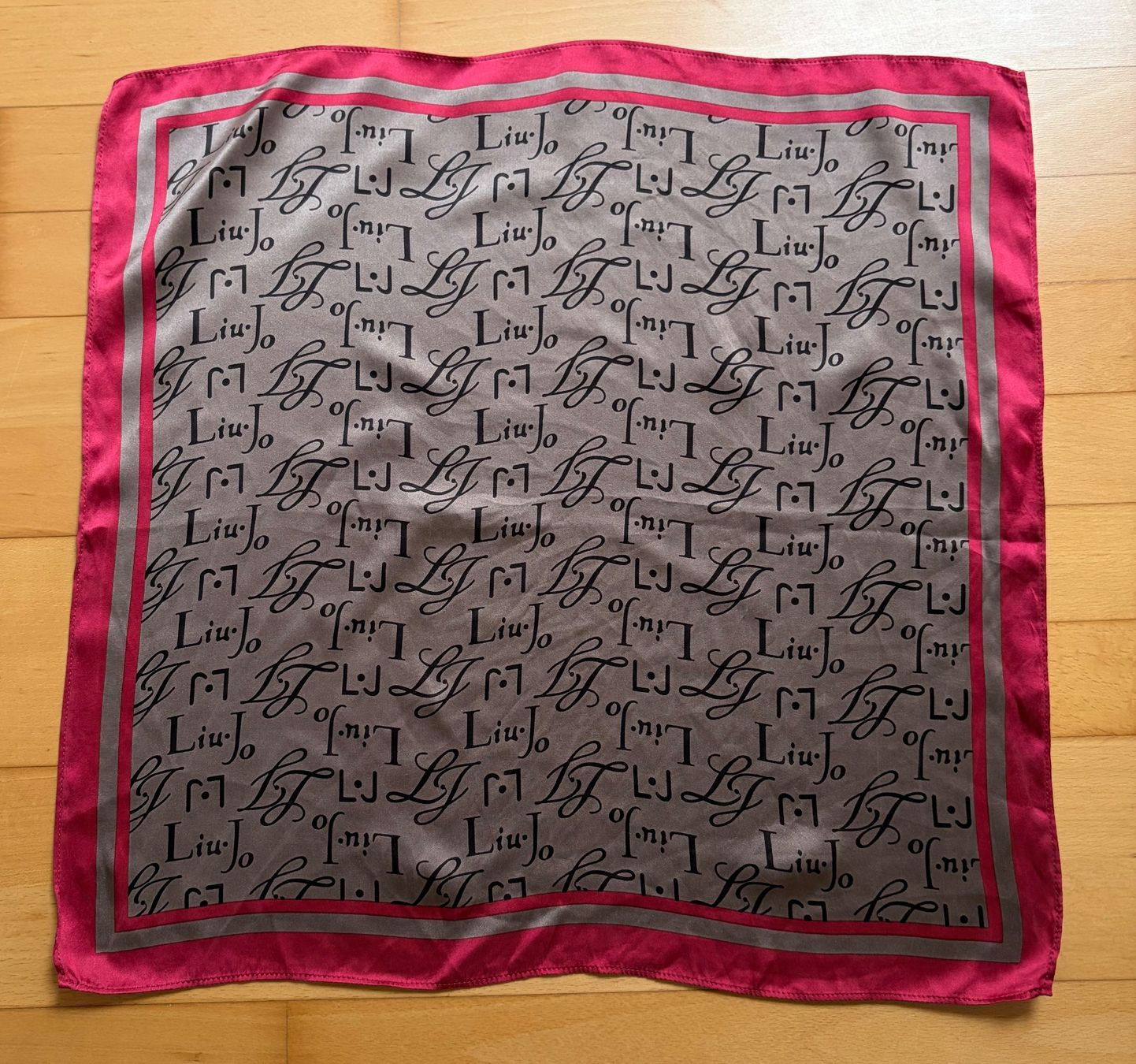 Liu Jo Foulard & Sciarpe: Liu Jo Seide Tuch – Usato da Unterägeri venduto da Jutka_04 1