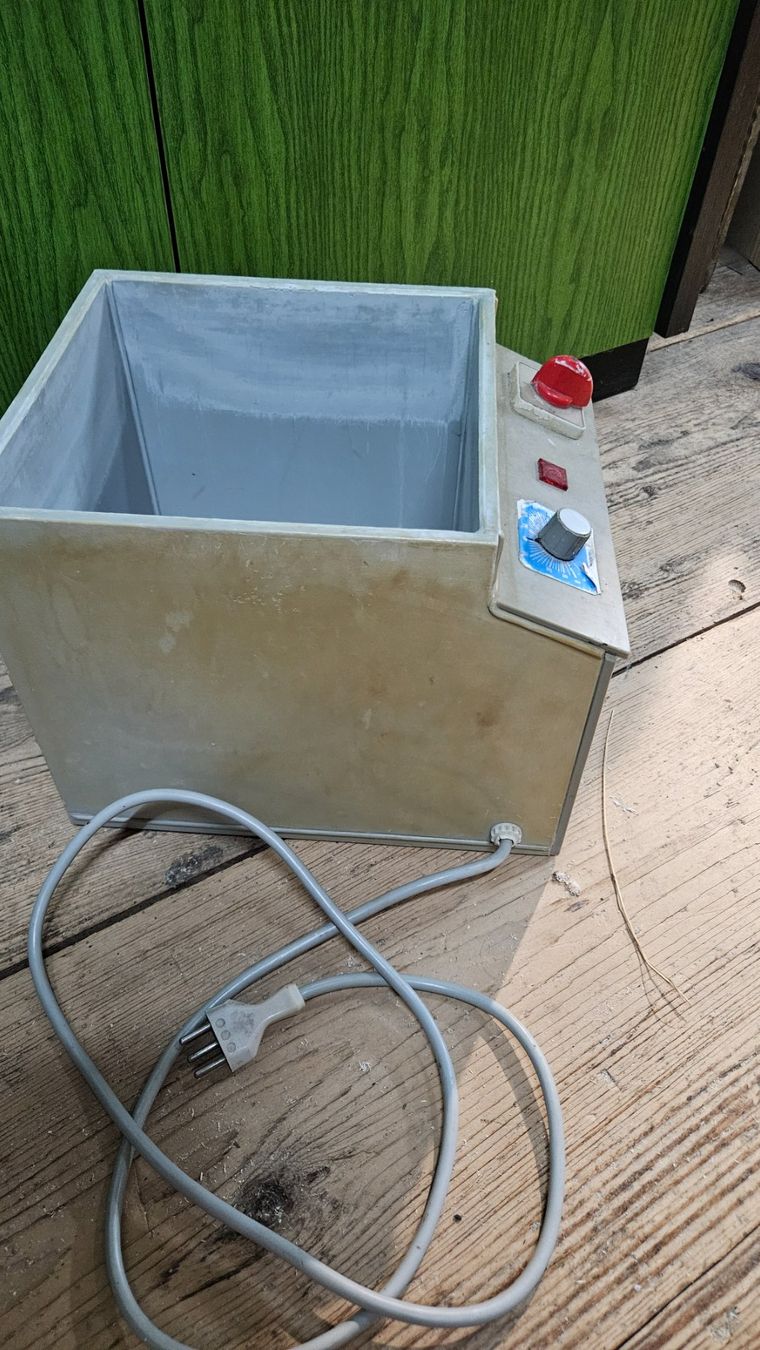 Radiateurs: Wasserbad, elektrisch – D'occasion à Boll par minkas 2