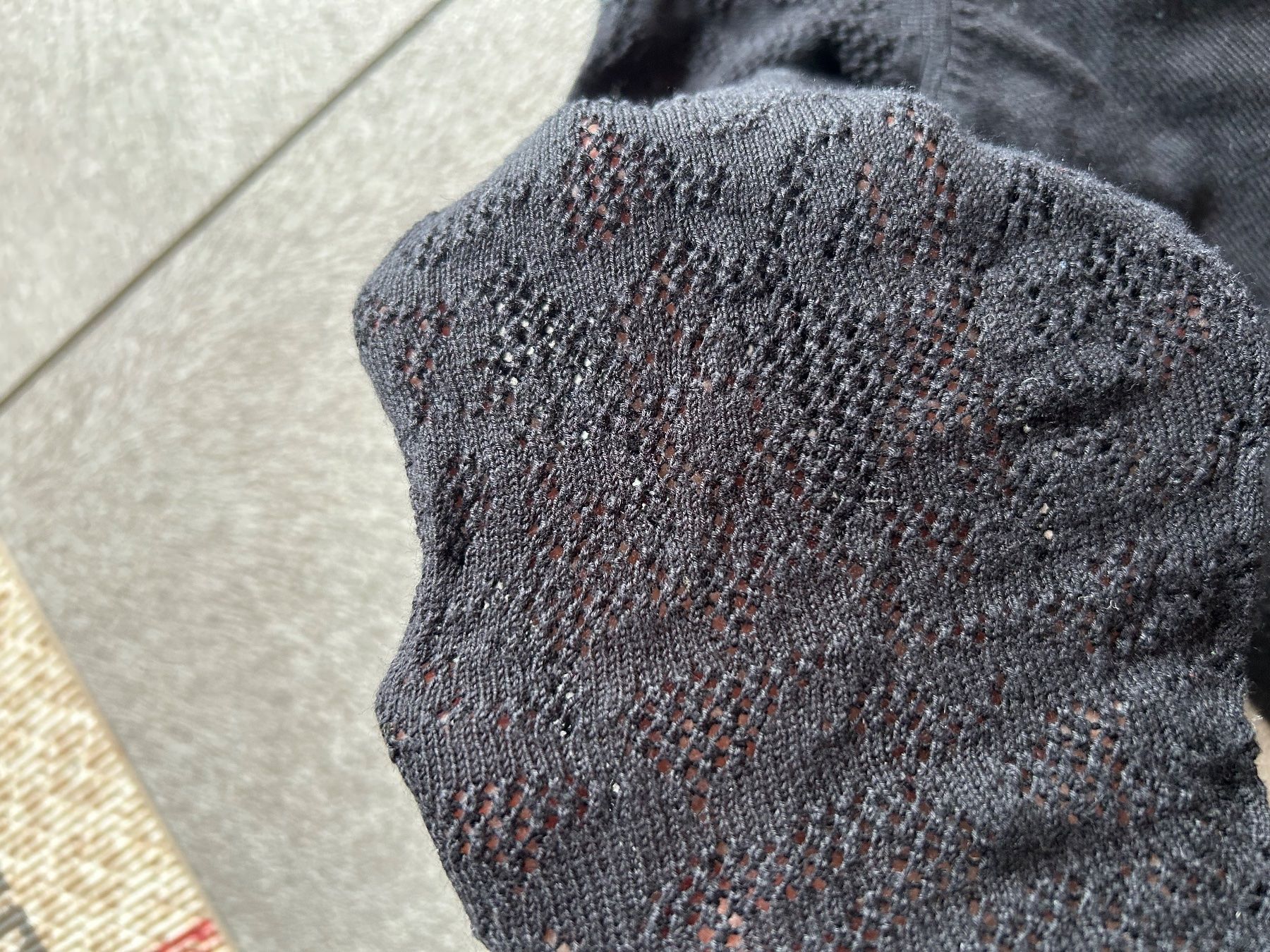 H&M Maglioni & Felpe: PULL léger avec dentelle noir manches 3/4 gr. M – Usato da Arbedo venduto da nadia1973 2