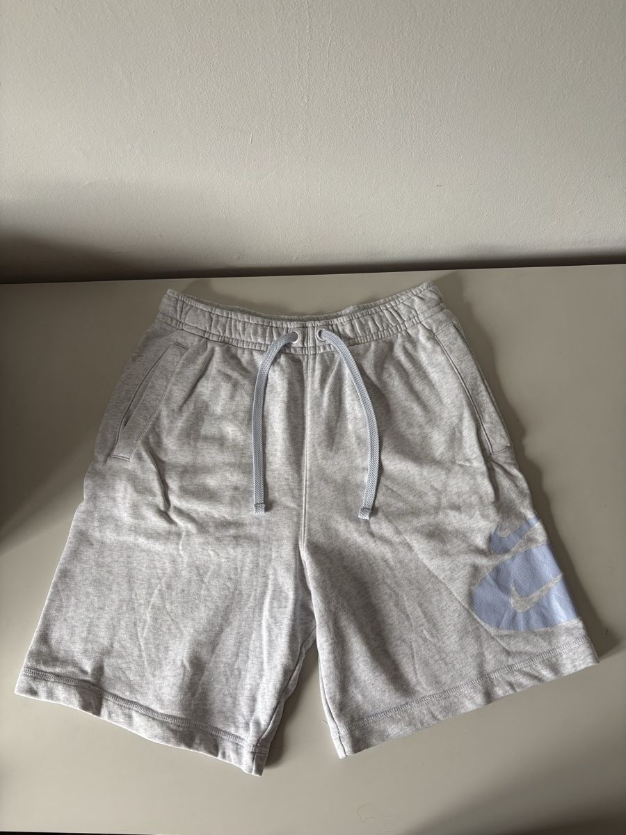 Nike Pantalons: Short Nike  – Neuf (Voir description) à Reconvilier par oliver008