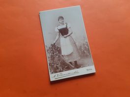 SCHWIIZER JUGEND DAZUMAL - JUNGI BäRNERI i TRACHT - BERN