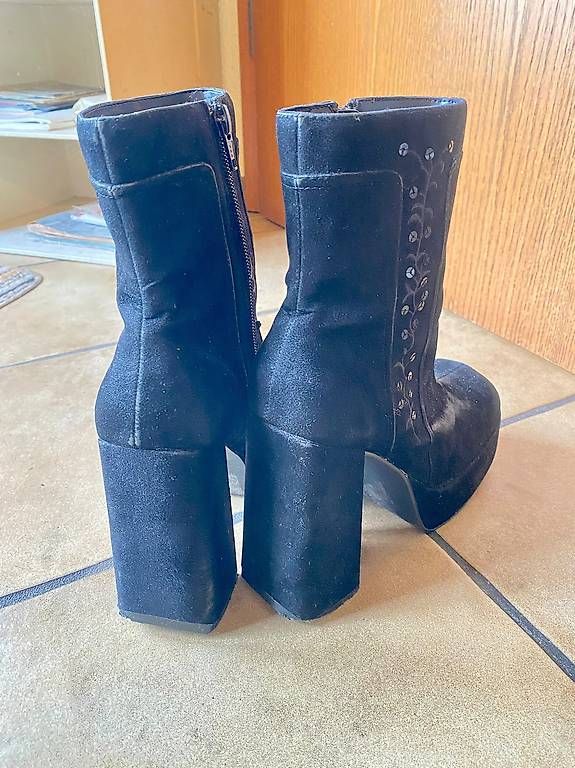Scarpe da donna: Stiefelette Damen, Gr. 37 – Usato da Rottenschwil venduto da Federico171 1