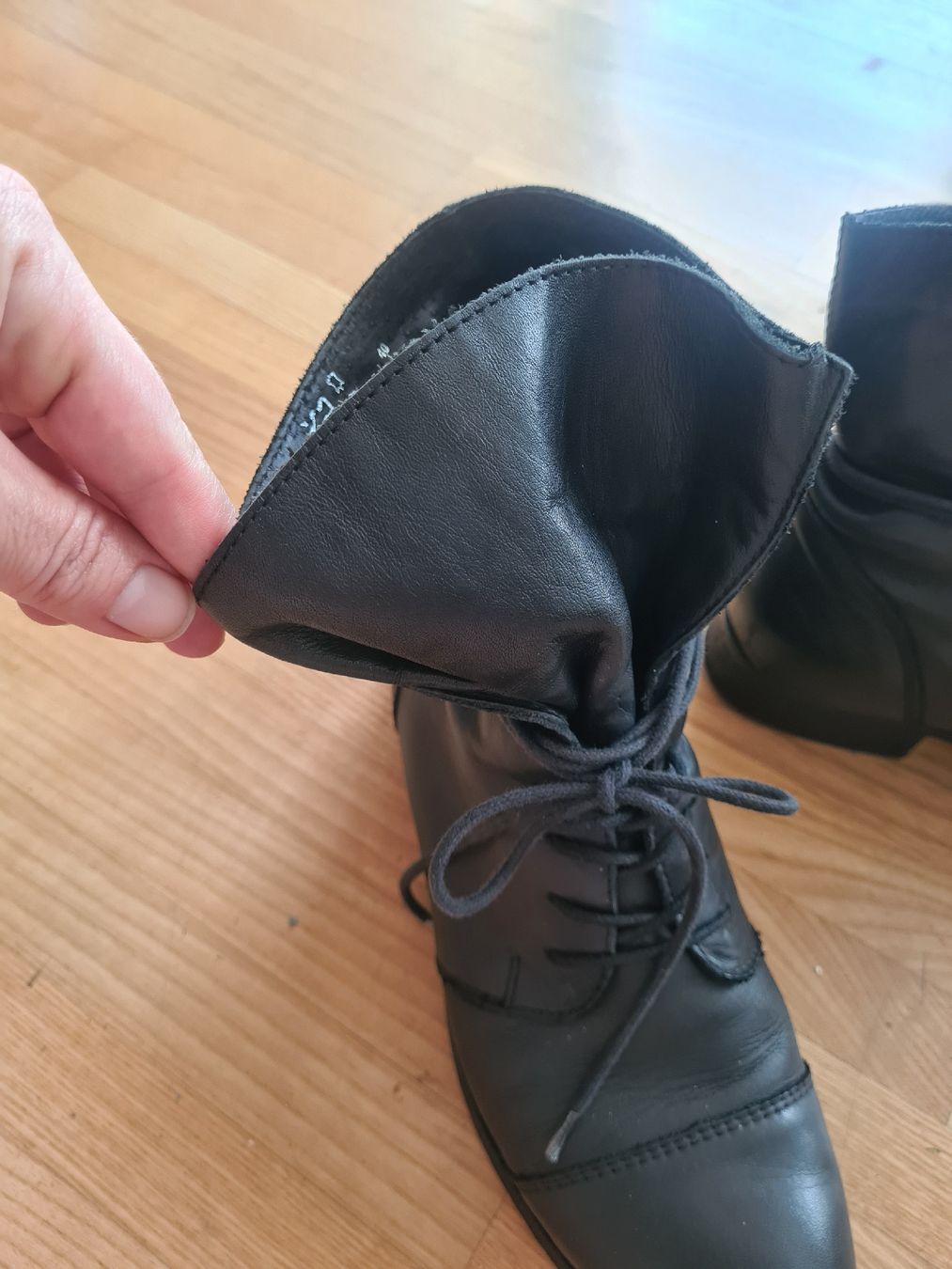 Chaussures femmes: Stiefeletten, Leder, schwarz, gr. 40 – D'occasion à Steinhausen par MilaB 6