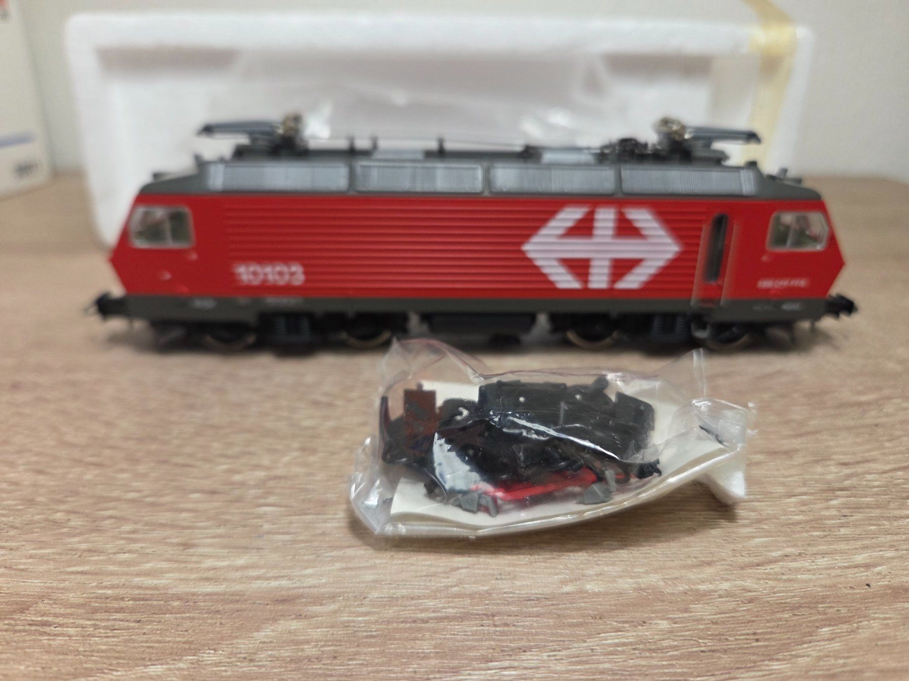 Roco Modellini di ferrovie: Roco 10103 E-Lok SBB H0 – Usato da St-Aubin-Sauges venduto da Lo_Go 6