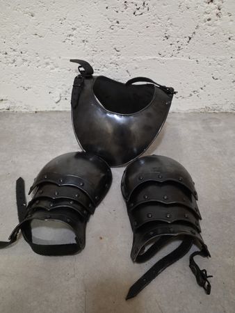 Larp Rüstungsteile Schulter und Nacken Stahl schwarz gebrauc