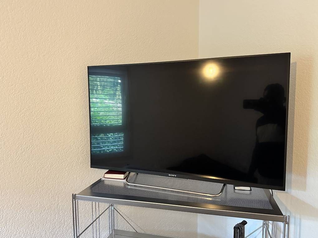 Televisori: Smart tv.  Sony 43 pouces  – Usato da Givisiez venduto da nga_g758