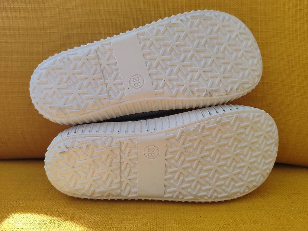 Scarpe per ragazzi: Sneakers con velcro taglia 28 – Usato da Grenchen venduto da Dulcis_Fundo 1