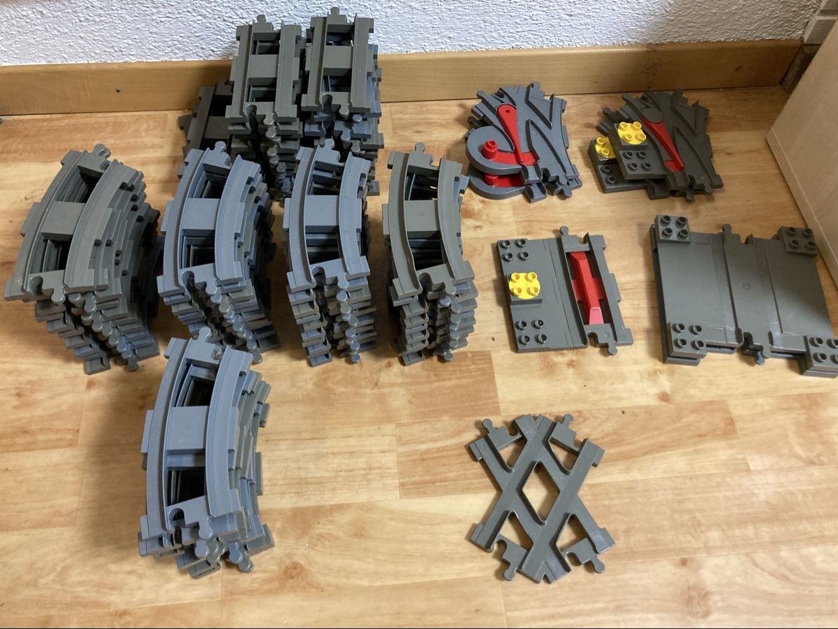 Lego Giocattoli: Über 1000-teilig Lego Duplo mit Eisenbahn – Usato da Ruswil venduto da Ebwidi 1