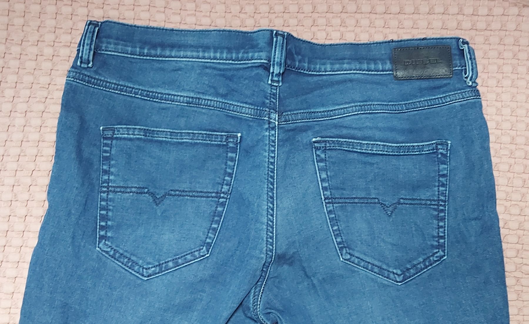 Diesel Jeans: Diesel Jeans – Usato da Ebmatingen venduto da B_s_ynq5