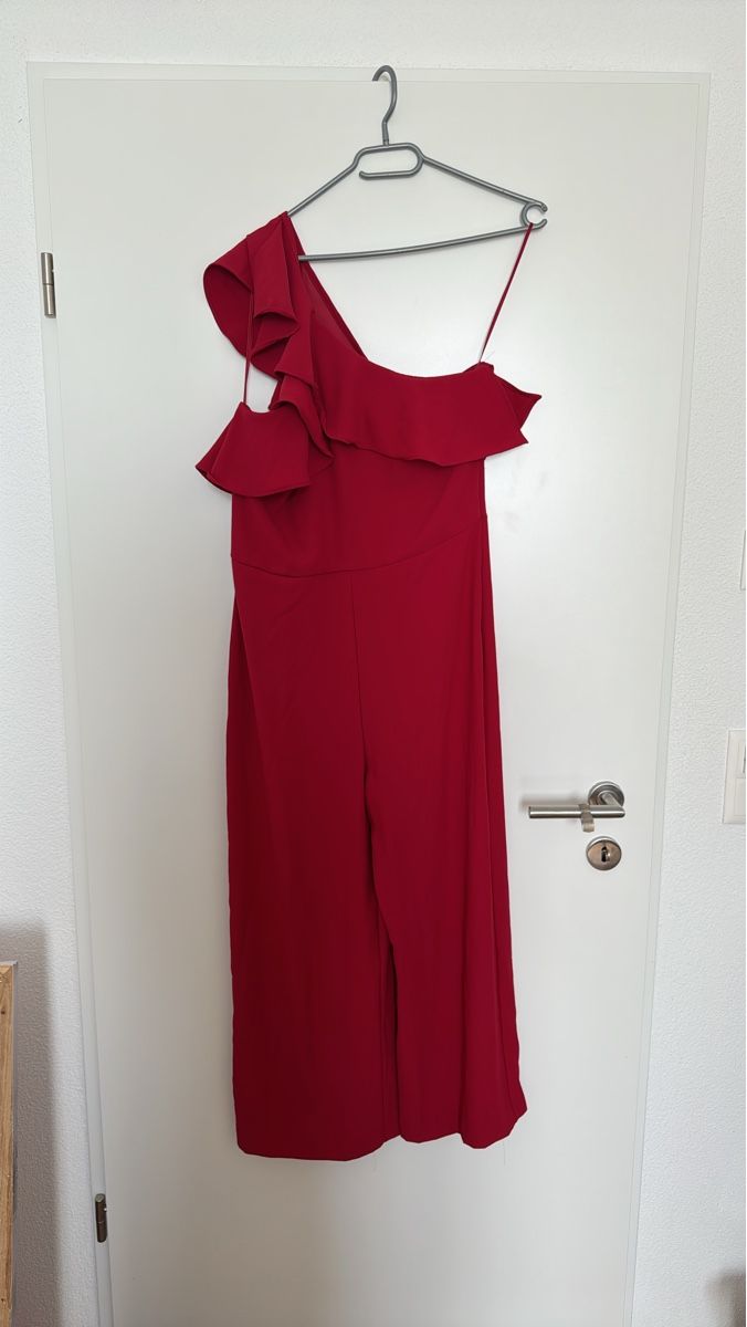 Mango Jumpsuits: Rotet Overall, Mango,  mit Rüschen Grösse M – Gebraucht aus Dällikon von lom_75vl