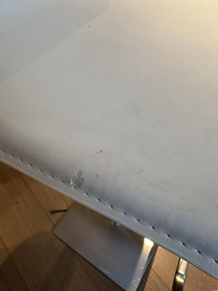 Hocker: 2 Barhocker weiss mit Metallfuss – Gebraucht aus Pfäffikon ZH von AnnSchi_1 3
