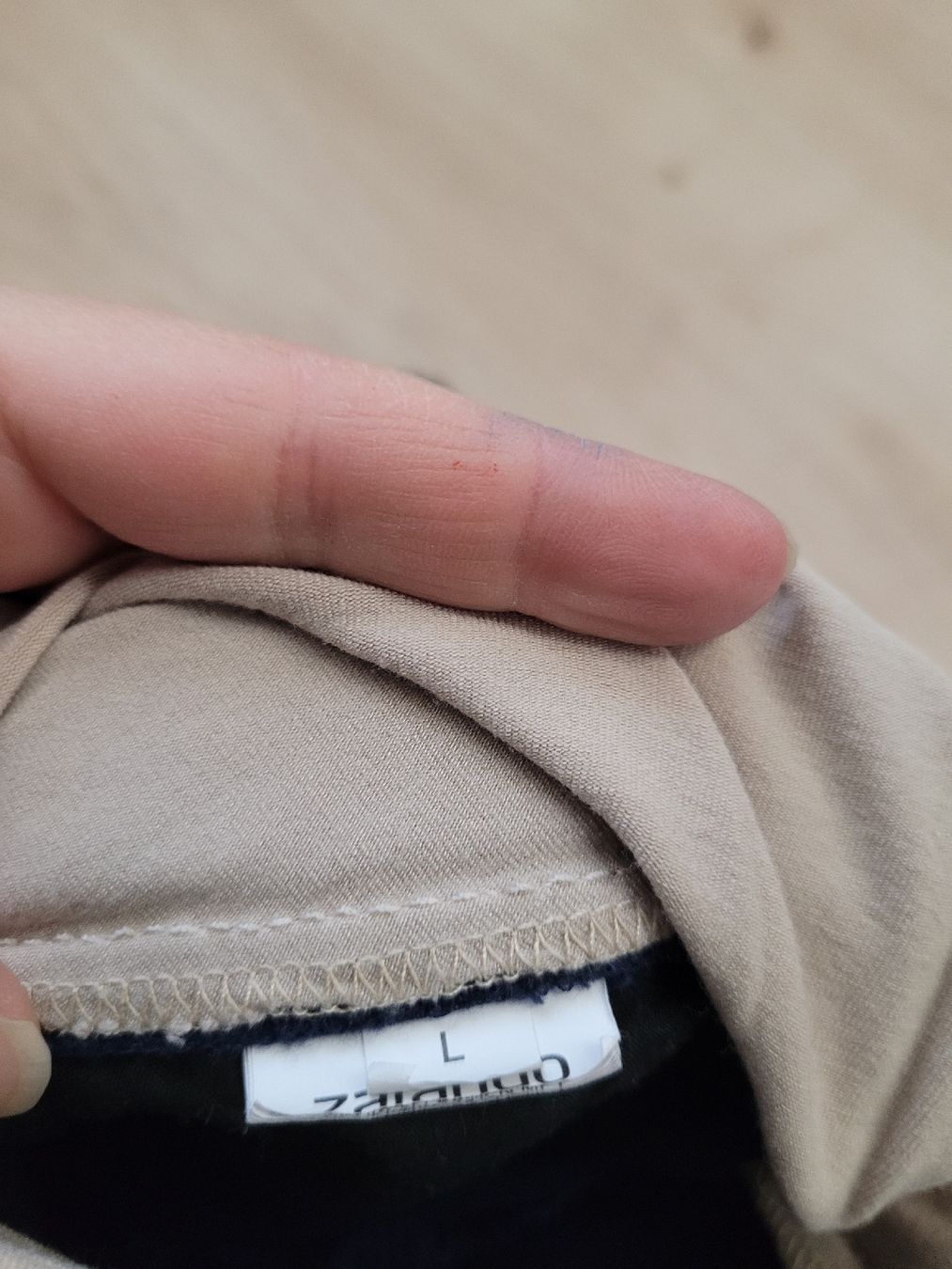 Pantaloni: kurze Umstandshose Gr. L – Usato da Lupsingen venduto da sta_wgg5 3