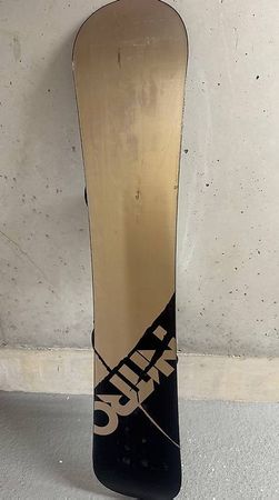 Snowboard zu verkaufen