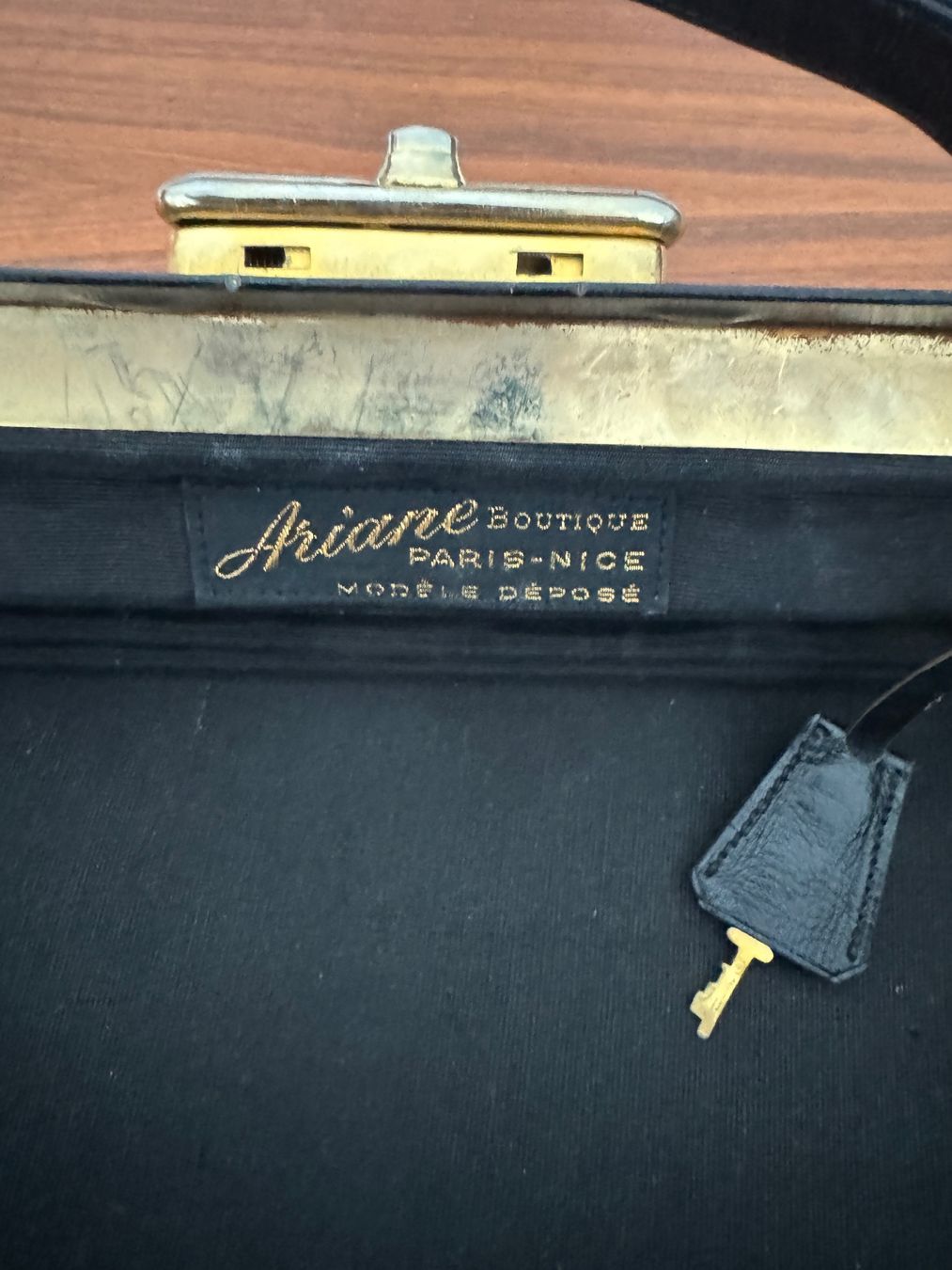 Borse da donna: Ancien sac en cuir noir – Usato da giffers venduto da sev_c9x9 3