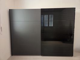 Schwebetürenschrank 