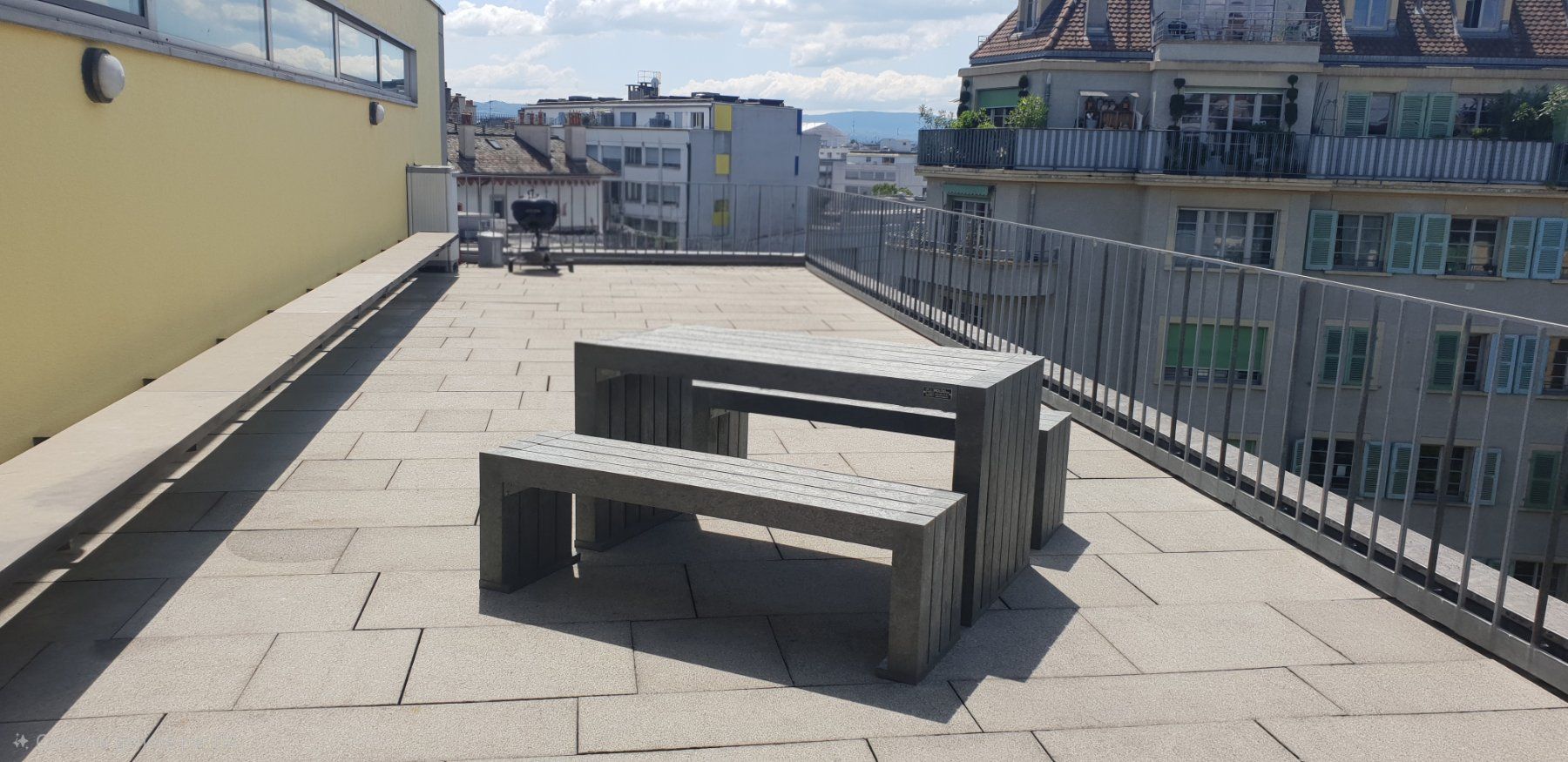 Set di tavolo e panche: Table de jardin table extérieur terrasse balcon type City – Nuovo e nell'imballaggio originale da Tavannes venduto da .Rochat. 2