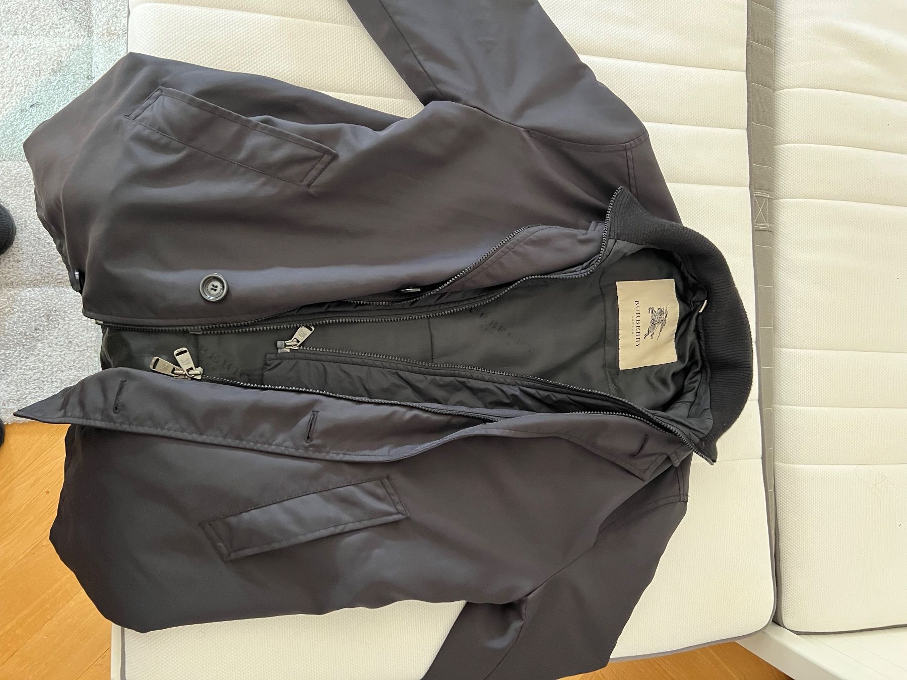 Burberry Jacken: Burberry Lightweight Jacket - Perfect for Spring Layering! – Gebraucht aus Zürich von and_y8dy