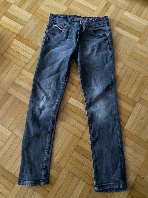 Lotti & Set di vestiti: Kleiderpaket 6-teilig Junge Gr. 116 – Usato da Emmen venduto da Aribini 1