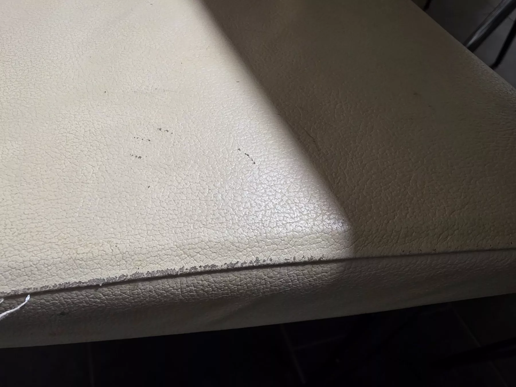 Set di tavolo e panche: Esstisch mit 5 Lederstühlen – Usato da Sirnach venduto da car_zgk9 5