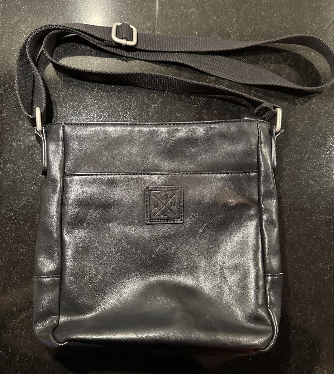 Taschen: Neuwertige schwarze Umhängetasche – Neu (gemäss Beschreibung) aus Münsingen von Innchen 1