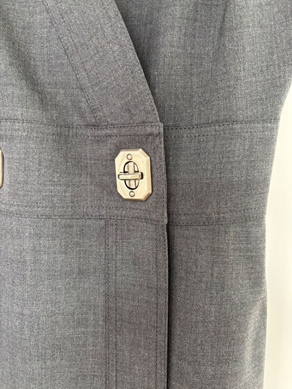 Gucci Vestiti: Gucci Eutiskleid mit 2 Metallverschlüssen IT 38 (34) – Usato da Herrliberg venduto da mayfi 2