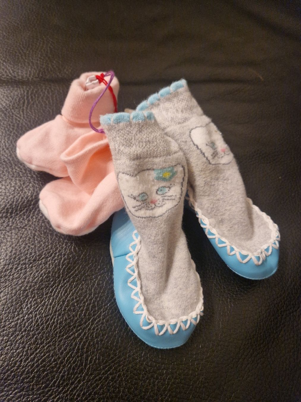 Calze per bambini: Chaussons pantoufle chaussette bébé confortables 15-17 – Usato da Penthaz venduto da Sosotroc