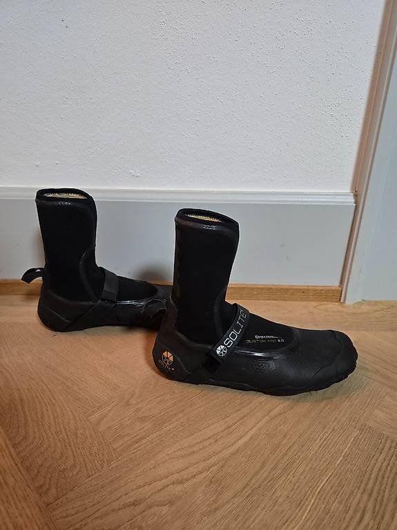 Scarpe da uomo: Surf Booties 5mm | Solite Custom Pro 2.0, Grösse 43 – Usato da Zürich venduto da mistersell 2