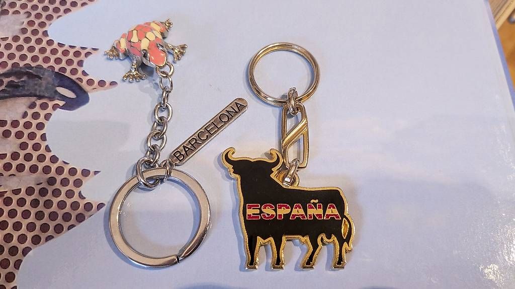 Schlüsselanhänger & - bänder: 2 spanische Souvenir-Schlüsselanhänger. – Neu (gemäss Beschreibung) aus Langnau am Albis von theeschners 1