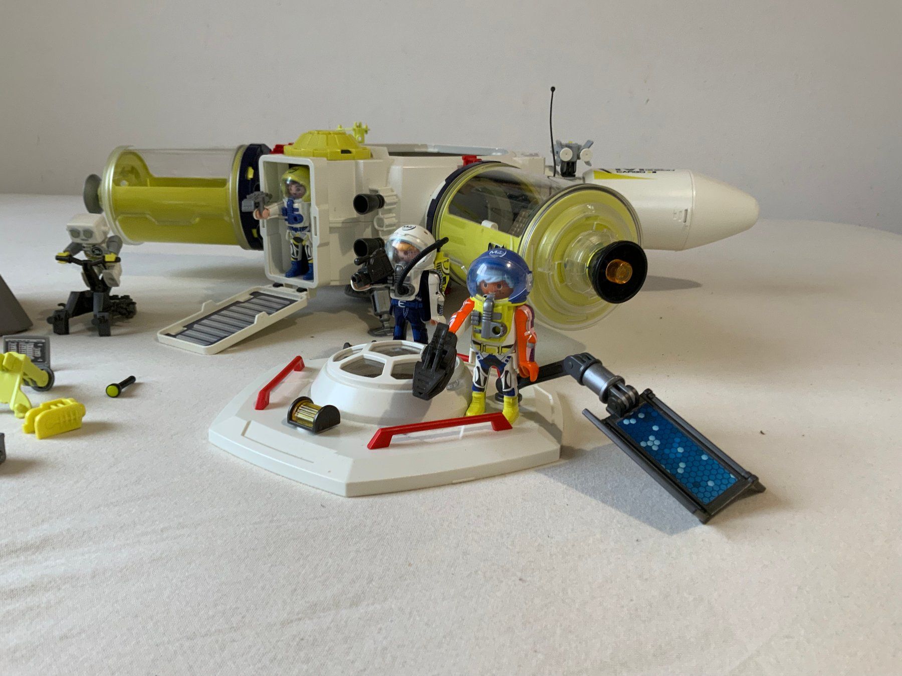 Playmobil Giocattoli: PLAYMOBIL Space Mars-Rakete mit Startrampe und Mars-Station – Usato da Solothurn venduto da Pakeha 2