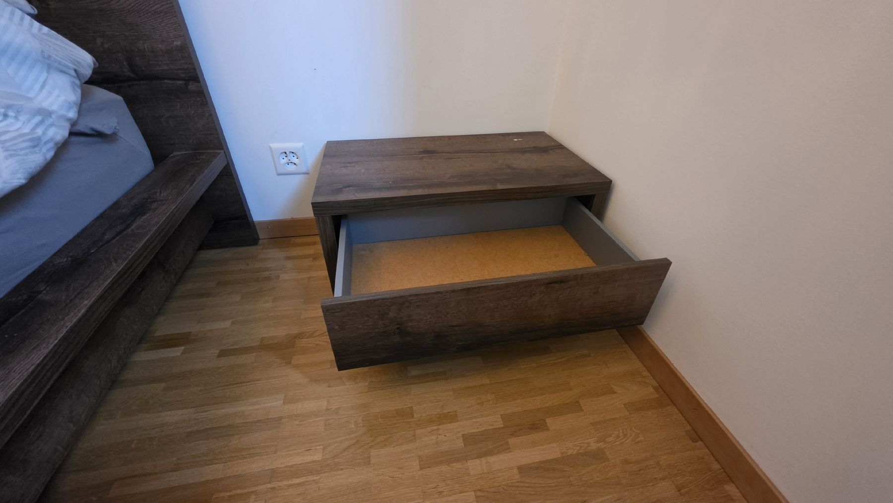 Conforama Comodini: table de chevet – Nuovo (secondo la descrizione) da Puplinge venduto da jul_k9df 1