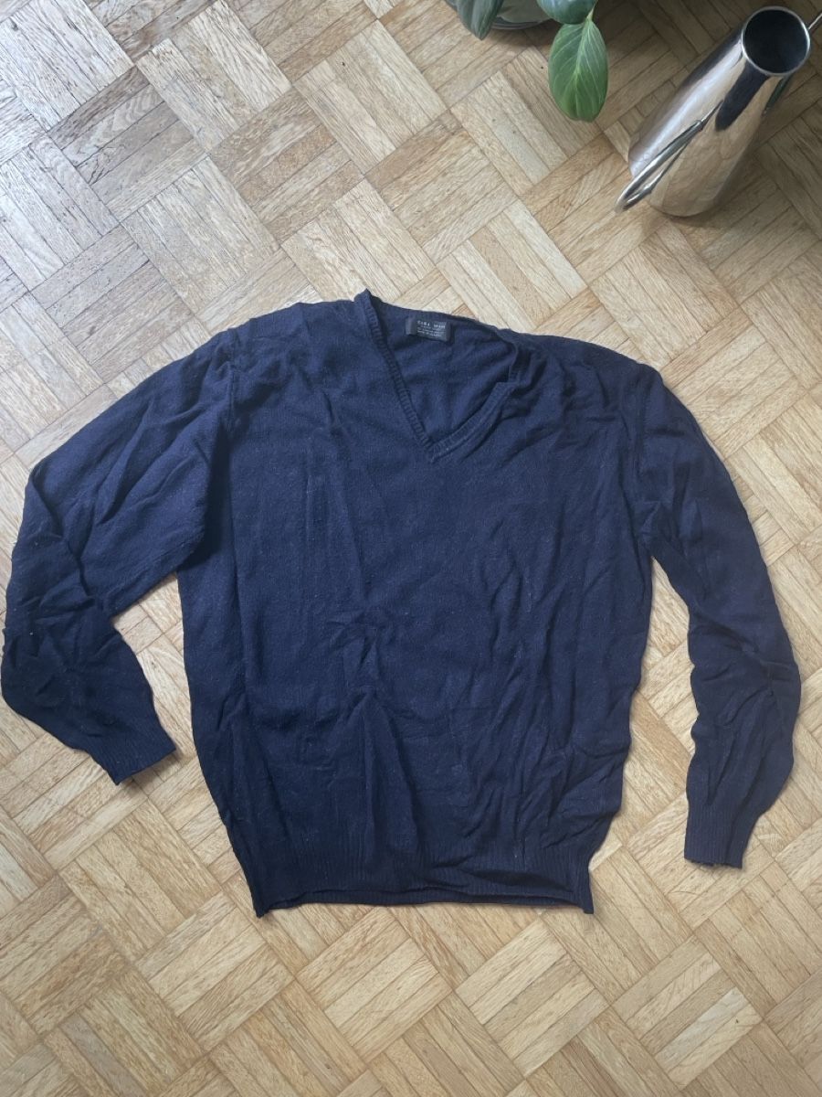 Zara Pulls & Sweat-shirts: Herren Pullover dunkelblau Navy Blue, Grösse XL V-Ausschnitt – D'occasion à Zürich par Carlajimena