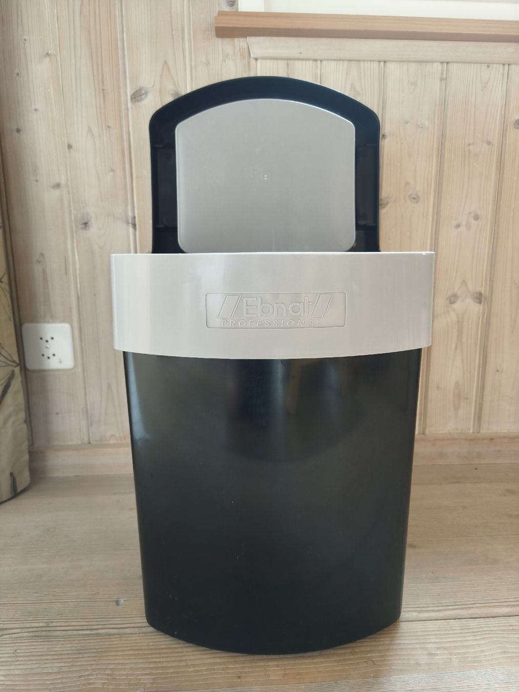 Cestini per rifiuti: Abfalleimer/Abfallpresse Ebnat Sparbox – Usato da Sternenberg venduto da Wely