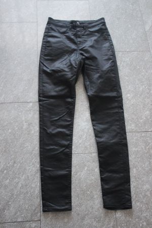 Hose in glänzendem Material, Grösse 36