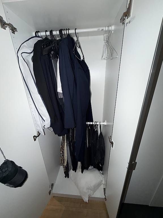 Schränke: Kleiderschrank mit Spiegel – Gebraucht aus Horgen von mar_zcz6 2