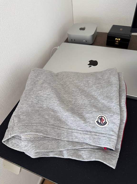 Moncler Pantaloni: Moncler - Men's Shorts - Size L – Usato da Schübelbach venduto da Rahnmont