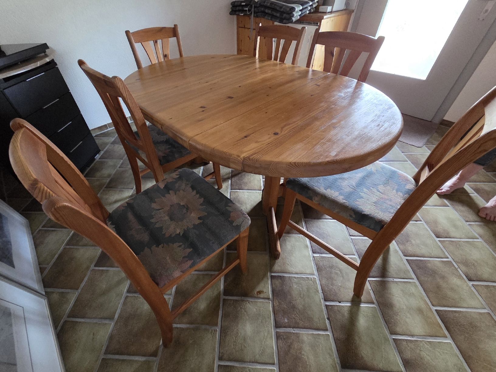 Tables: Holz-Esstisch mit 6 Stühlen – D'occasion à Klingnau par Groofty69 1